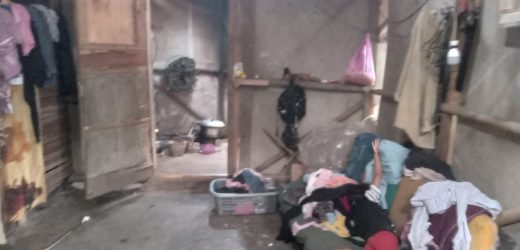 Memprihatinkan! 9 Jiwa Tinggal di Rumah Setengah Roboh di Kab. Serang, 1 Lansia Sakit Terbaring Tanpa Penanganan