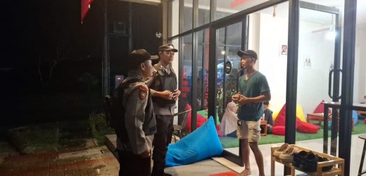 Antisipasi Gangguan Kamtibmas Anggota Polsek Maja Polres Lebak Laksanakan Patroli Dialogis Malam Hari Bersama Warga