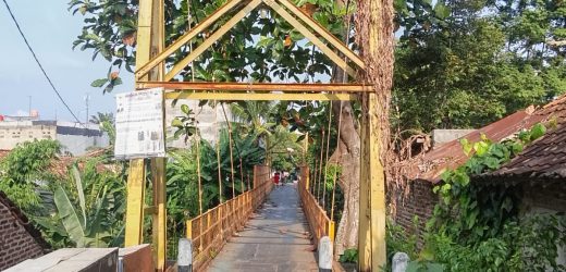 JEMBATAN GANTUNG penghubung antara kelurahan serang dan kelurahan cipare  lingkup kampung sayabulu dan Sempu seroja udah banyak yg rapuh