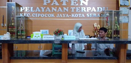 PELAYANAN TERPADU DAN HUMANIS TERAPAN PIMPINAN KECAMATAN CIPOCOK JAYA KOTA SERANG