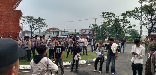 Aksi di DPRD Banten, DEMA UIN SMH Banten Soroti Penegakan HAM dan Reformasi Peradilan Militer