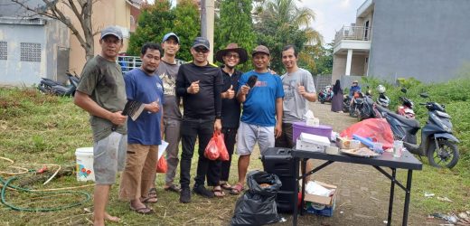 Penuh Kebersamaan, Warga DMarco Residence Gotong Royong Bagikan Daging Qurban untuk Masyarakat Sekitar