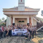 Sambut HUT Bhayangkara ke-80, Polres Lebak Gelar Bakti Religi Bersihkan Masjid Agung Al-A’raf dan Gereja Pasundan