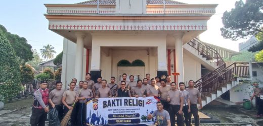 Sambut HUT Bhayangkara ke-80, Polres Lebak Gelar Bakti Religi Bersihkan Masjid Agung Al-A’raf dan Gereja Pasundan