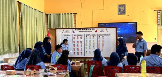 Dosen UIR Terapkan Deep Learning Berbasis Isu Sosial-Ilmiah di SMAN 2 Siak Hulu