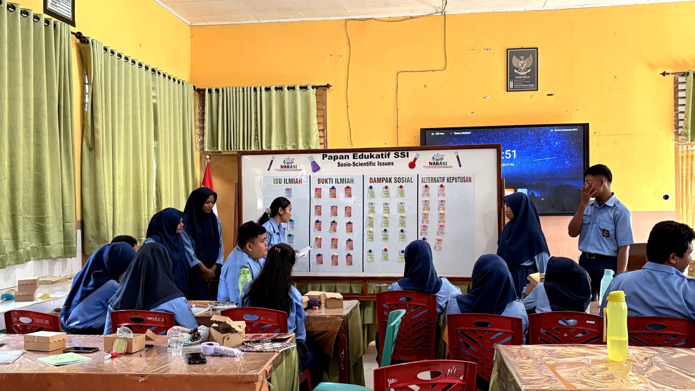 Dosen UIR Terapkan Deep Learning Berbasis Isu Sosial-Ilmiah di SMAN 2 Siak Hulu