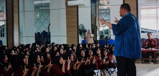 Relima Goes To Campus: Mahasiswa FKIP dan FHEB UNDHARI Diasah Public Speaking Berbasis Literasi dan Kepemimpinan