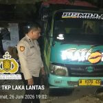Dua Anggota Piket Polsek Kasemen Datangi TKP Laka Lantas di BTN Cengkok Margaluyu