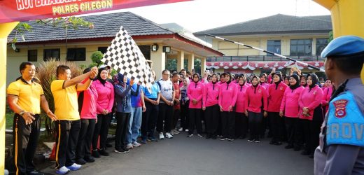 Ratusan Warga Meriahkan Jalan Santai dan Senam Bersama HUT Bhayangkara Ke-80 di Polres Cilegon